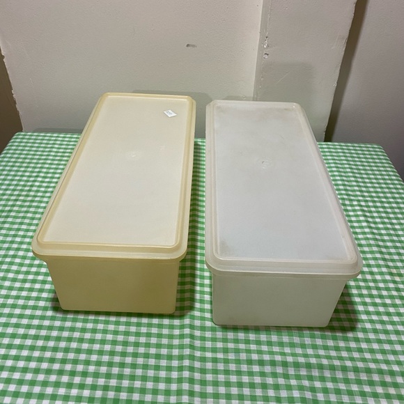 TUPPERWARE JUMBO BREAD KEEPER